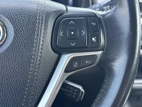 Used 2017 Toyota Highlander SE FWD image 23