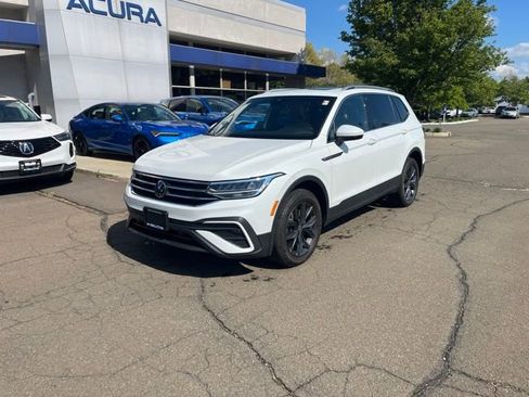 Used 2023 Volkswagen Tiguan SE AWD/4WD image 31