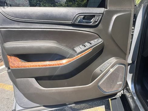 Used 2019 Chevrolet Suburban Premier RWD image 9