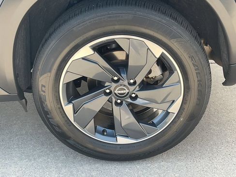 Used 2025 Nissan Rogue SV FWD image 7
