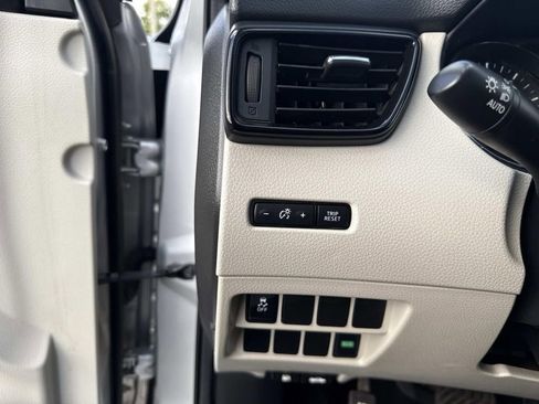 Certified 2018 Nissan Rogue Sport SV image 33