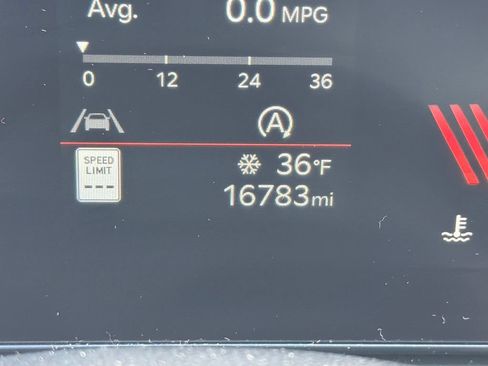 Used 2025 Kia Sorento S w/ Panoramic Sunroof Package image 20