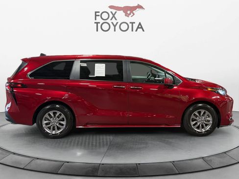 Used 2023 Toyota Sienna XLE AWD/4WD image 7