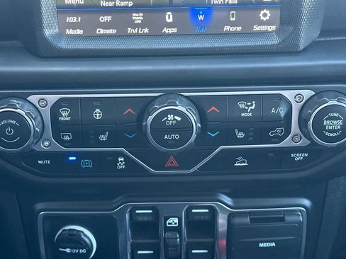 Used 2023 Jeep Wrangler Unlimited Sahara w/ Cold Weather Group AWD/4WD image 23