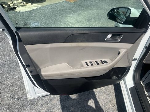 Used 2016 Hyundai Sonata SE FWD image 17