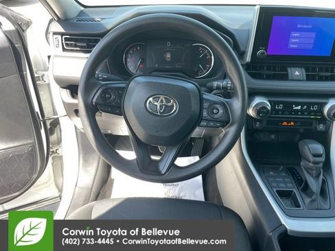Used 2025 Toyota RAV4 XLE AWD/4WD image 21
