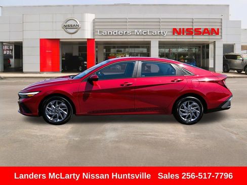 Used 2024 Hyundai Elantra SEL FWD image 8