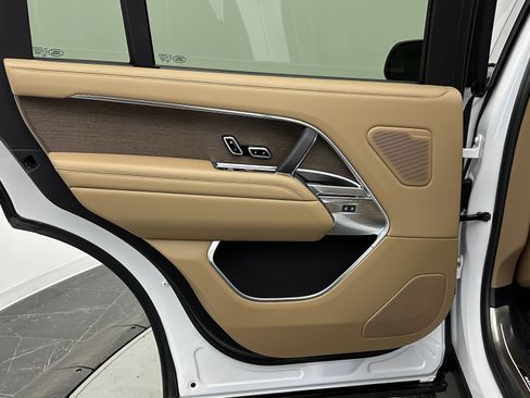 Used 2025 Land Rover Range Rover Long Wheelbase SE image 26