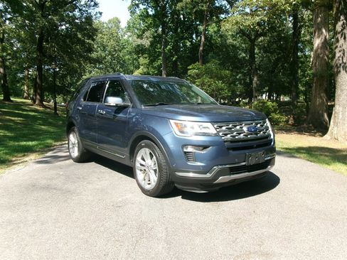 Used 2018 Ford Explorer Limited w/ Equipment Group 301A image 3