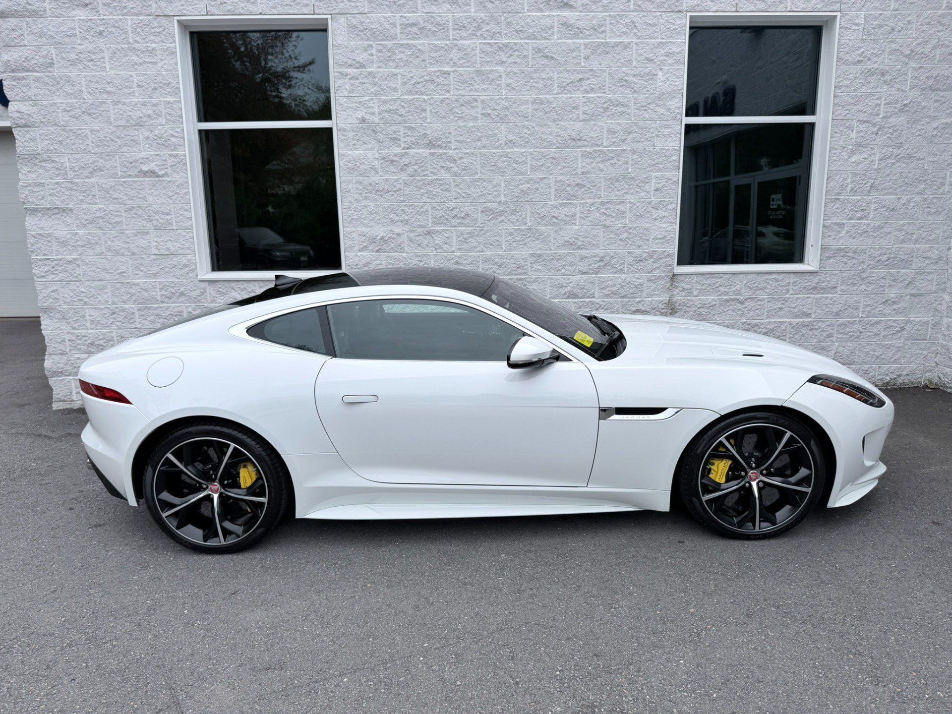 Used 2017 Jaguar F-TYPE R AWD/4WD image 34
