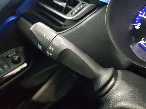 Used 2021 Toyota C-HR XLE image 29