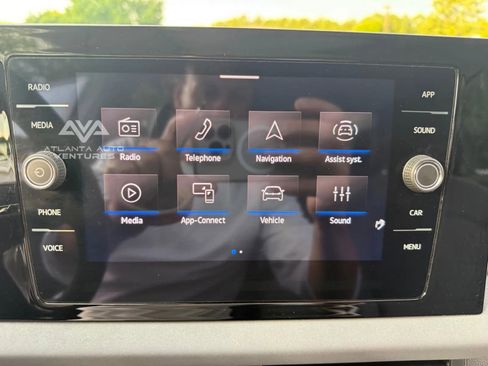 Used 2025 Volkswagen Jetta SE image 46