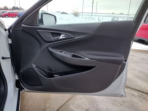 Used 2024 Chevrolet Malibu LT image 17