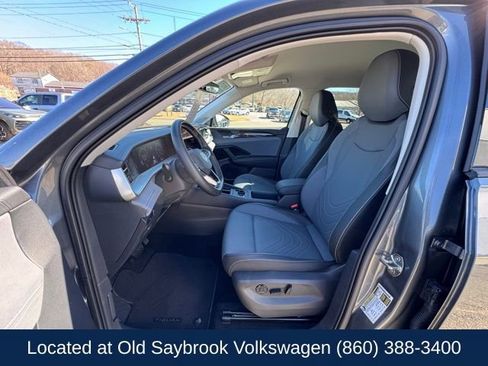 Used 2025 Volkswagen Tiguan SE image 29