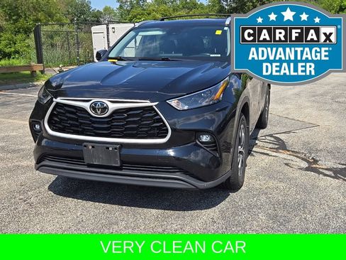 Used 2024 Toyota Highlander XLE AWD/4WD image 3