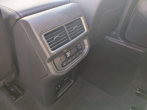 Used 2024 Volkswagen Atlas SEL Premium R-Line image 31