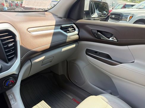 Used 2019 GMC Acadia SLT FWD image 18