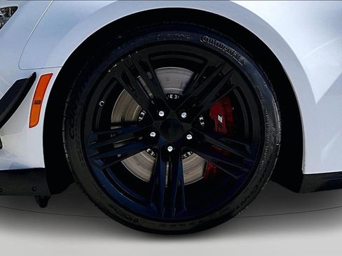 Used 2018 Chevrolet Camaro ZL1 RWD image 31