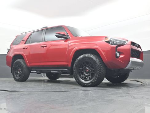 Used 2018 Toyota 4Runner TRD Off-Road Premium AWD/4WD image 23
