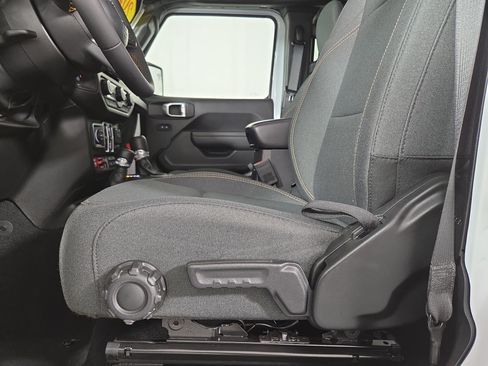 Used 2024 Jeep Wrangler Unlimited Sport AWD/4WD image 31