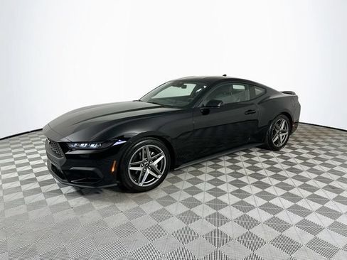 Used 2025 Ford Mustang Coupe RWD image 3