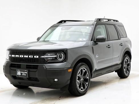 Used 2025 Ford Bronco Sport Outer Banks AWD/4WD image 2