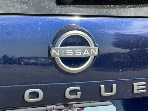 Used 2025 Nissan Rogue SV FWD image 13