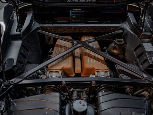 Used 2018 Lamborghini Huracan Performante AWD/4WD image 45