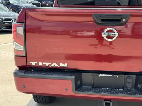 Used 2020 Nissan Titan SL w/ Moonroof Package AWD/4WD image 11