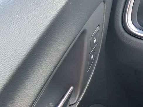 Used 2018 Chevrolet Equinox LT FWD image 23