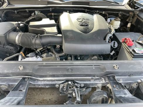 Used 2022 Toyota Tacoma SR AWD/4WD image 22