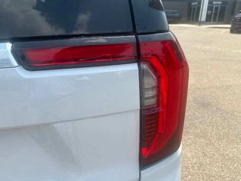 New 2026 GMC Yukon XL Denali w/ Denali Reserve Package AWD/4WD image 11