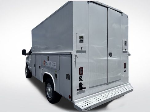 New 2025 Ford E-350 and Econoline 350 Super Duty w/ Power Equipment Group RWD image 9