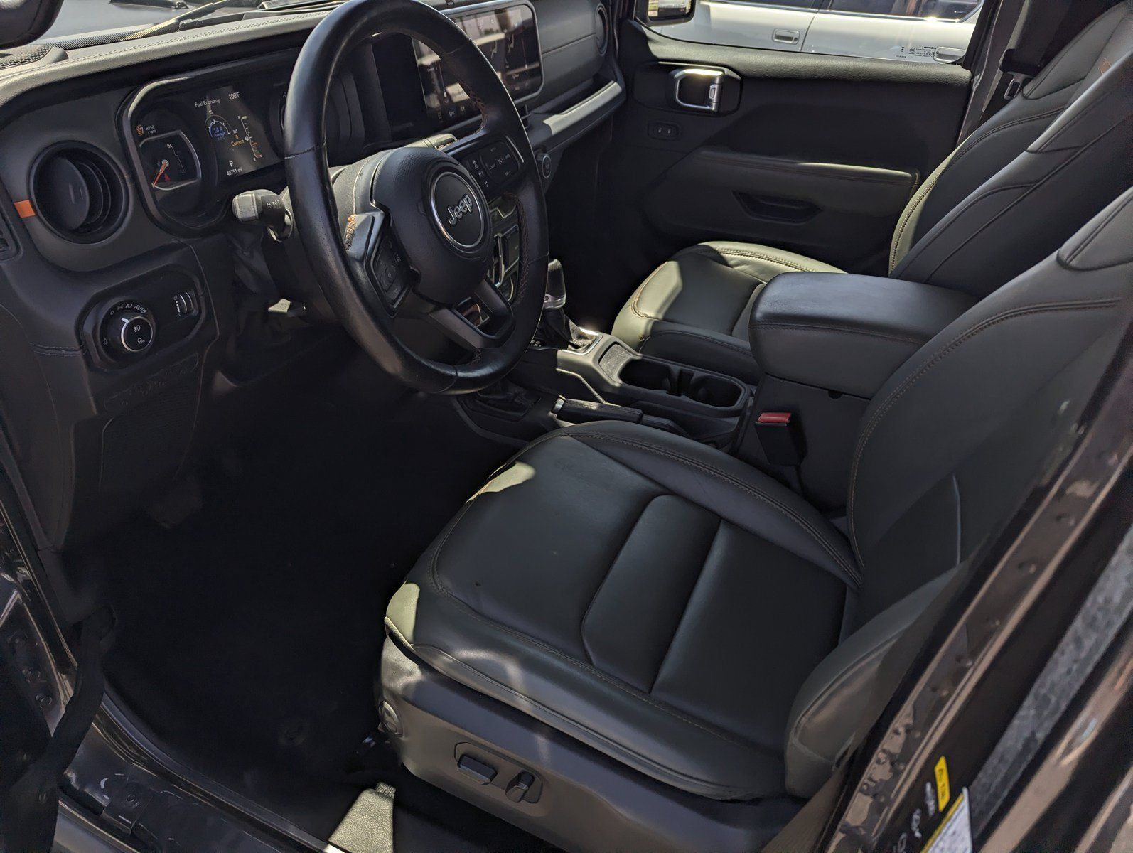 Used 2024 Jeep Gladiator Mojave AWD/4WD image 10