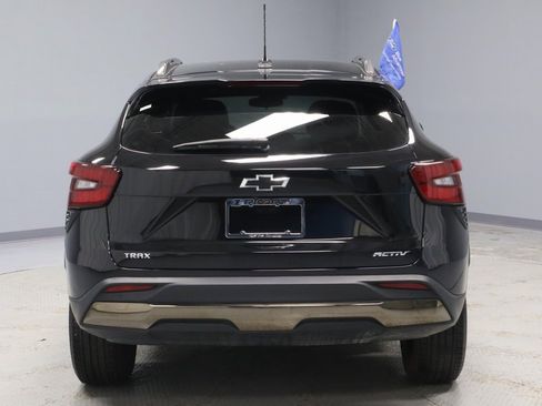 Used 2025 Chevrolet Trax ACTIV w/ Sunroof Package image 9