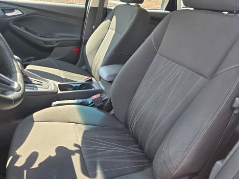 Used 2015 Ford Focus SE w/ SE Sport Package FWD image 18