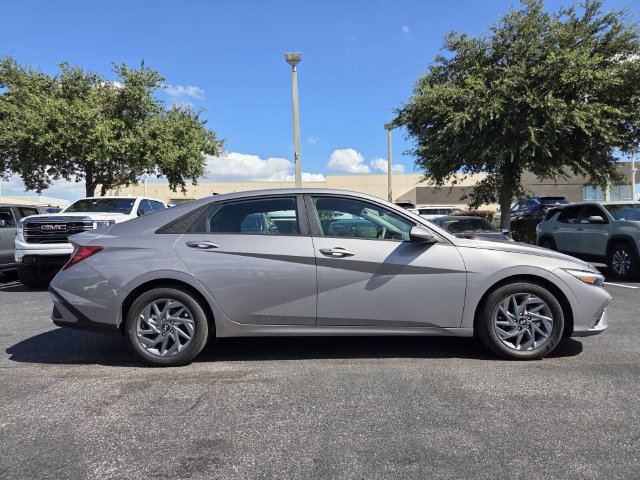 Used 2024 Hyundai Elantra SEL FWD image 7
