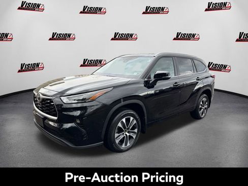 Used 2024 Toyota Highlander XLE image 1