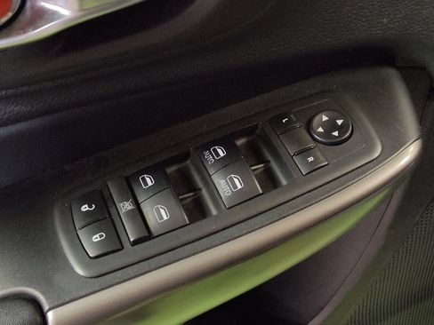 Used 2019 Jeep Cherokee Latitude Plus w/ Comfort/Convenience Group AWD/4WD image 27