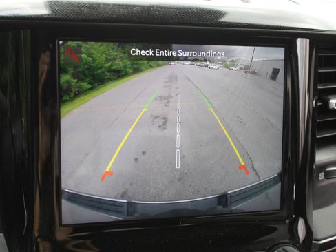 Used 2022 RAM 1500 Laramie AWD/4WD image 12