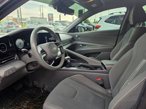 Used 2024 Hyundai Elantra SEL FWD image 9