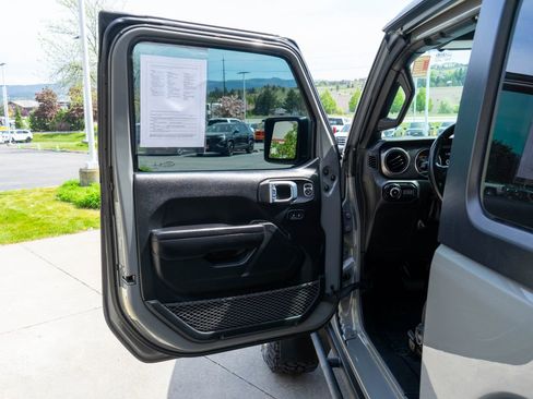 Used 2021 Jeep Wrangler Sport AWD/4WD image 13