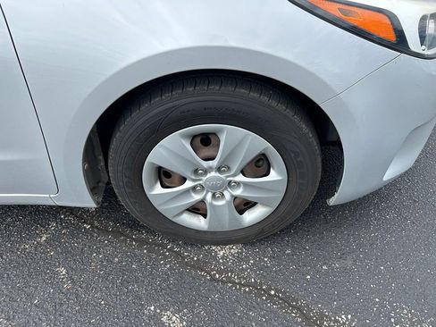Used 2017 Kia Forte LX w/ LX Popular Package FWD image 2