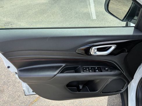 Used 2025 Jeep Compass Trailhawk image 20