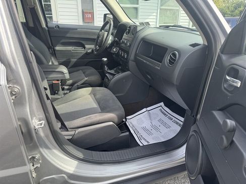 Used 2015 Jeep Patriot Sport w/ Tire & Wheel Group AWD/4WD image 14