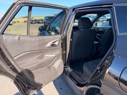 Used 2025 Chevrolet Trax RS w/ Sunroof Package image 24