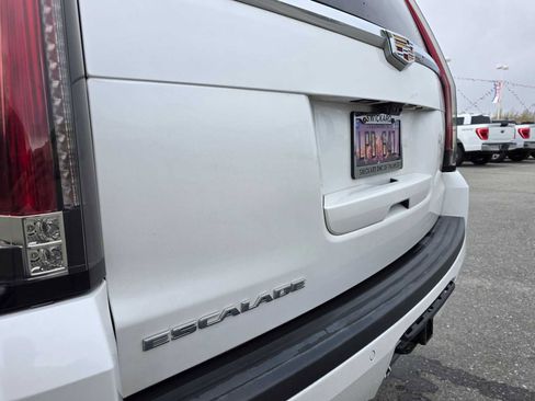 Used 2020 Cadillac Escalade Platinum AWD/4WD image 14