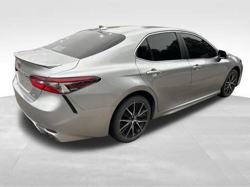Used 2021 Toyota Camry SE FWD image 5