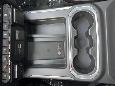 Used 2019 Chevrolet Silverado 1500 High Country w/ Technology Package image 15