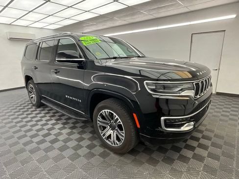 Used 2023 Jeep Wagoneer 4WD w/ Premium Group I image 3